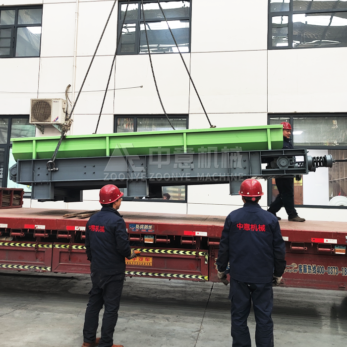 Chain plate feeder lifting and loading